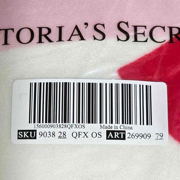 Victoria's Secret V-Day Hearts Cozy Plush Blanket 60x50 White Pink Red NEW - Picture 4 of 5